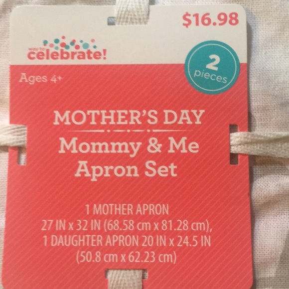 New 2 pc. Mommy & Me Apron Set Mom & Daughter - Picture 2 of 7